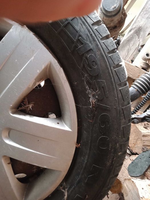 Opony + 195/60 r. 15