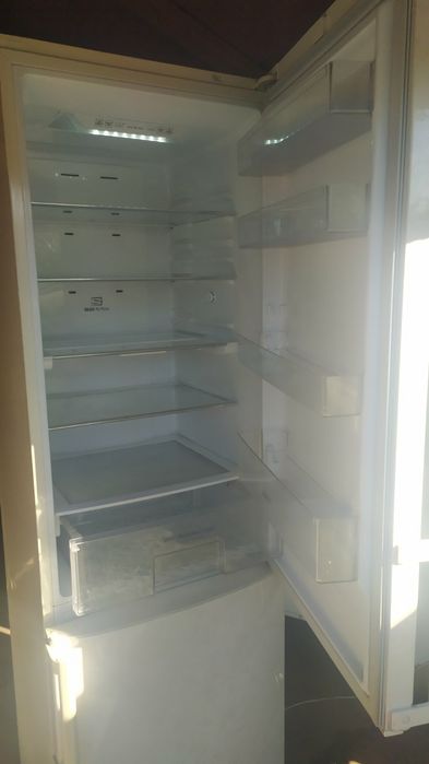 Холодильник LG сухая заморозка