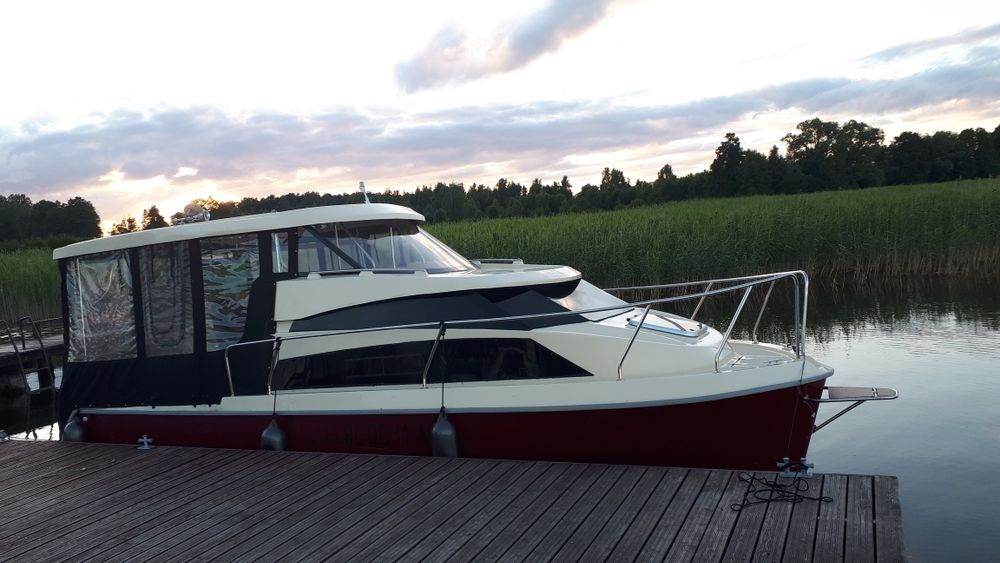 Bez patentu houseboat czarter wynajm łodzi Calipso 23 przeszkolenie gr