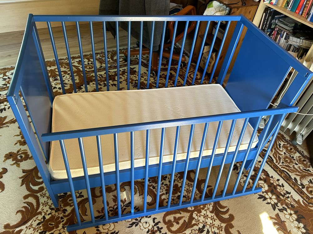 Lozeczko lozko dla dziecka niebieskie z materacem 120x60 ikea