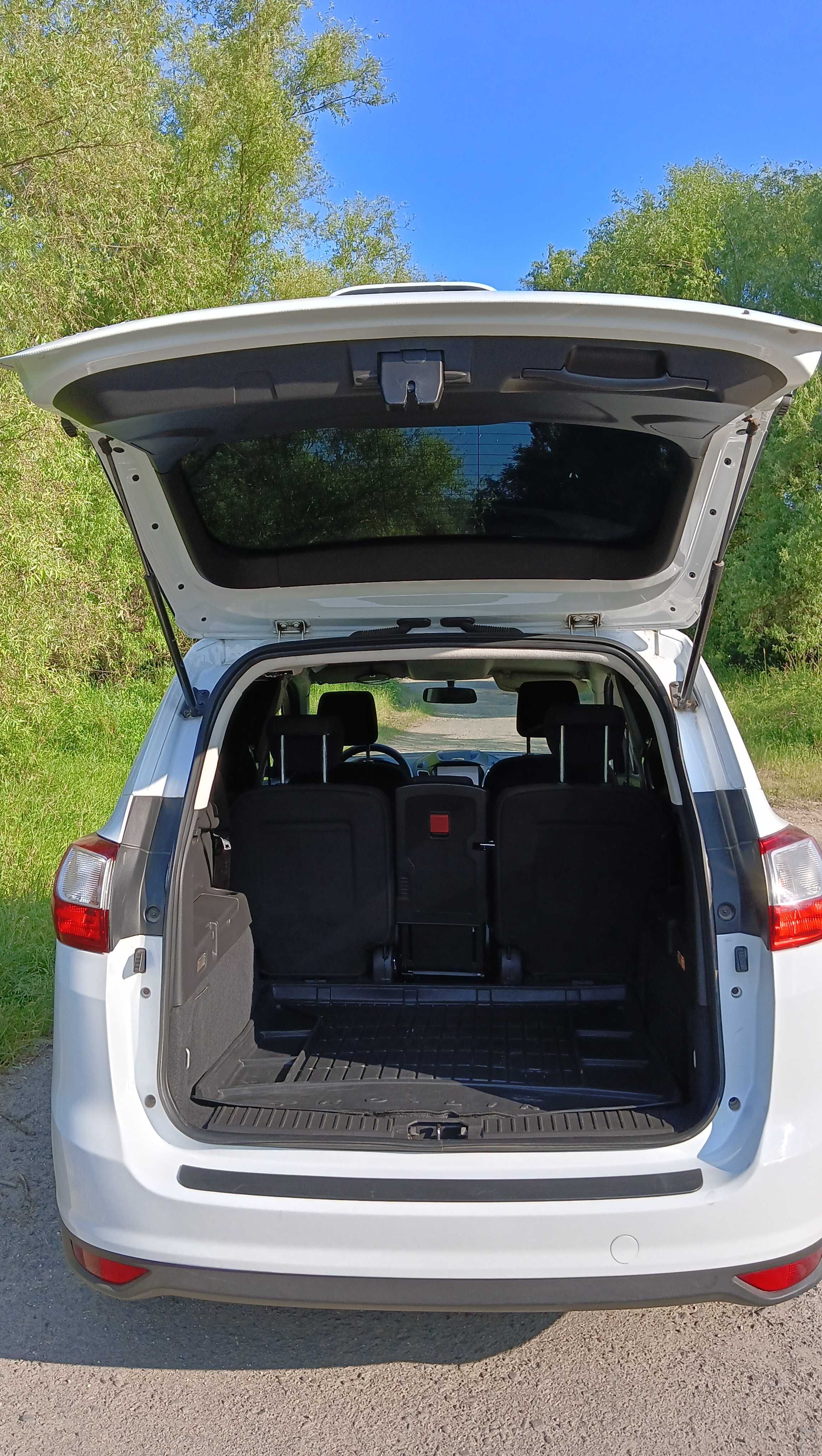Автомобіль Ford Grand C-Max