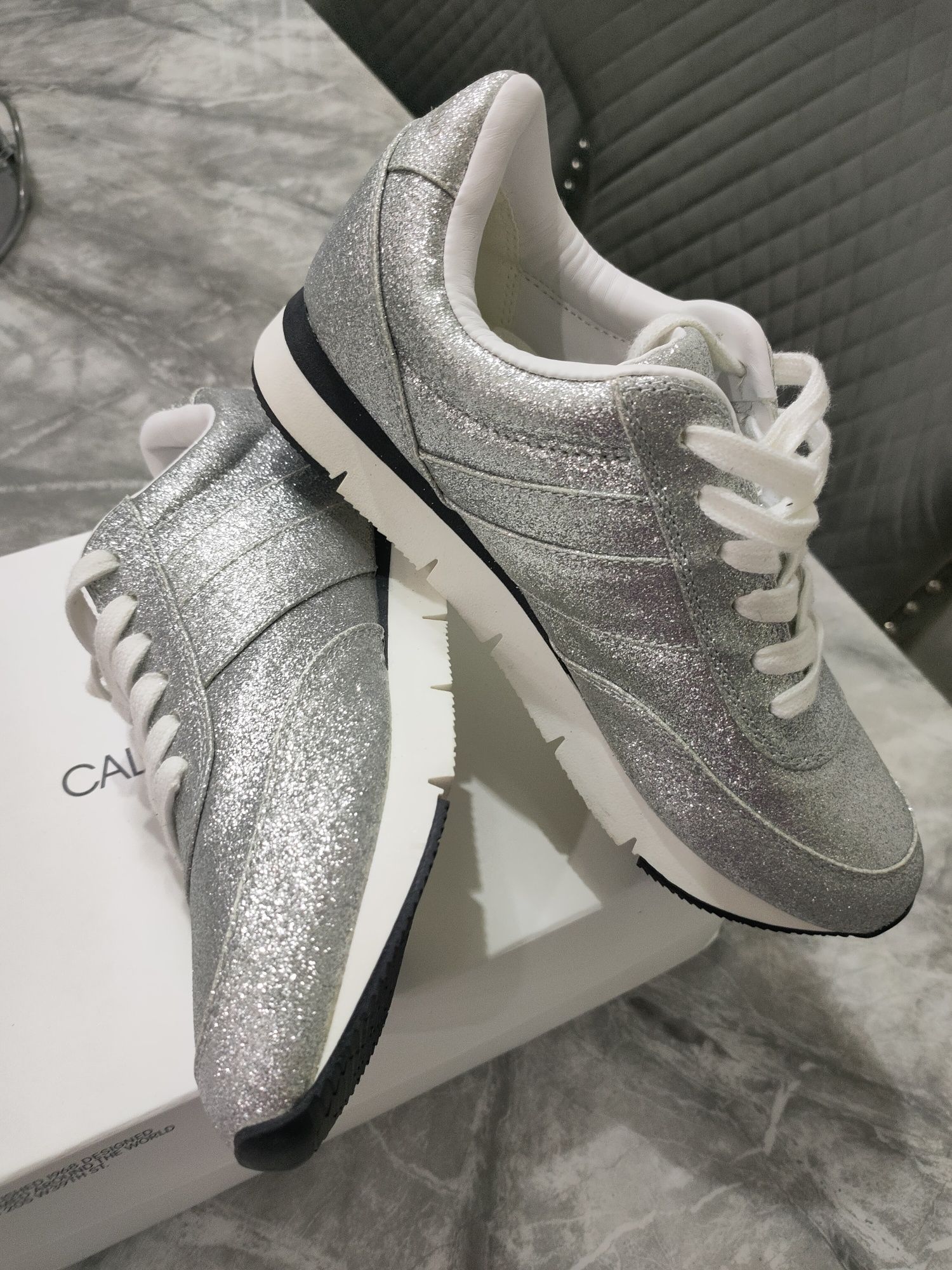 Nowe oryginalne damki buty trampki srebrne Calvin Klein rozmiar 37