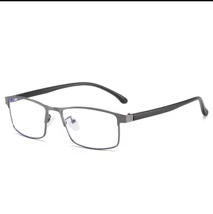 Окуляри для короткозорості чоловічі у титановій оправі.