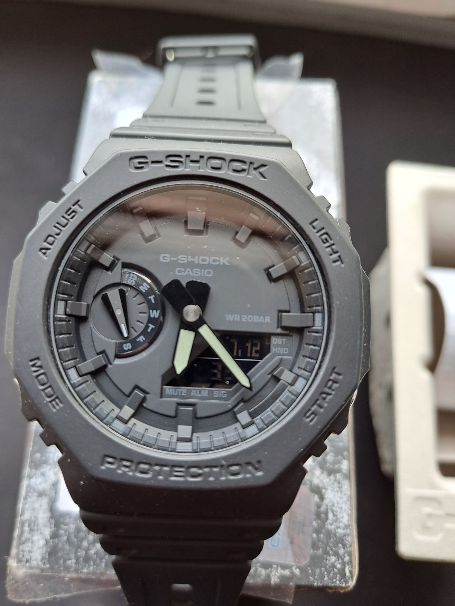 Zegarek Casio G-SHOCK GA-2100-1A1ER stan idealny, komplet gwarancja