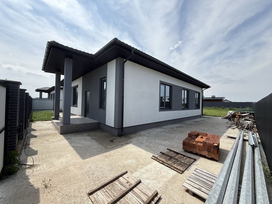 Будинок біля Десни,Зазимʼя,Лівий берег,асфальт,закрита територія