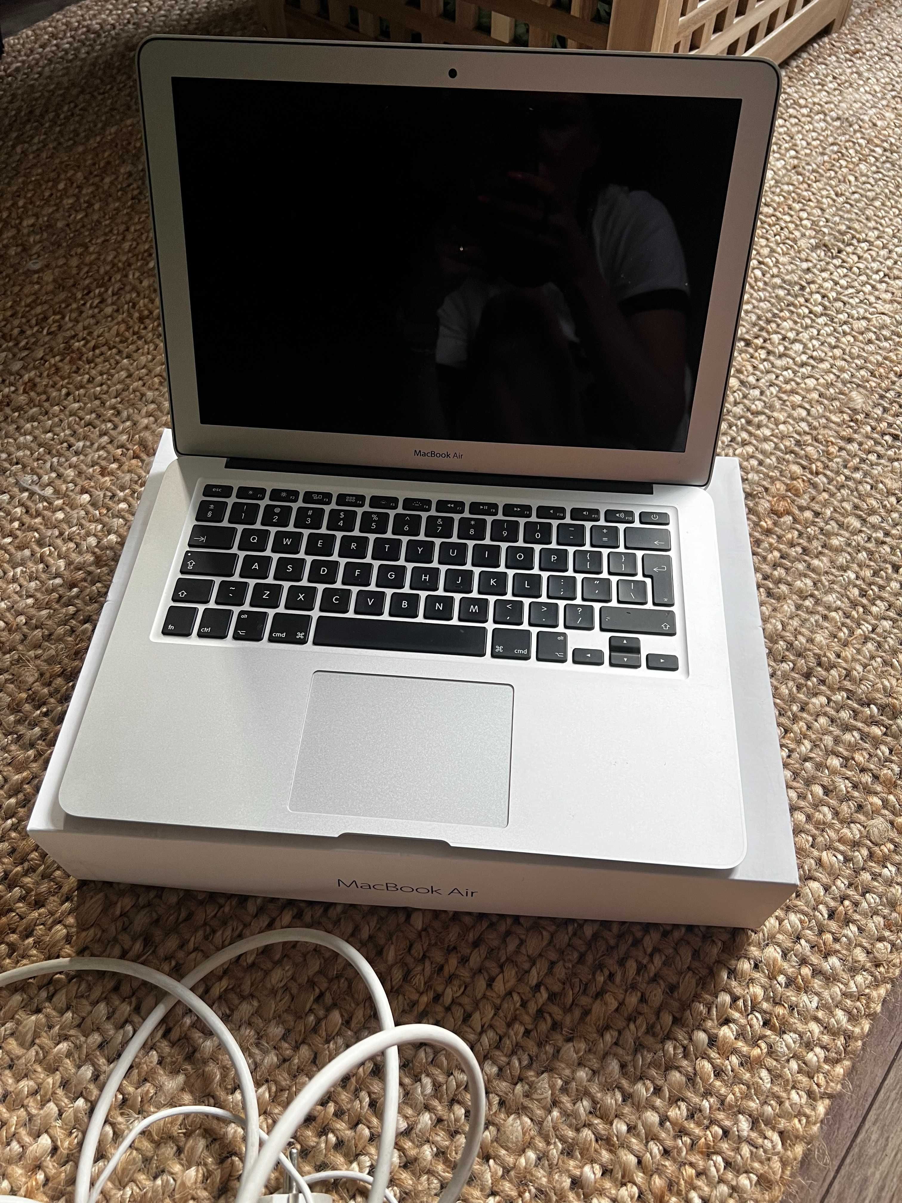 Laptop MacBook Air 13" mało używany, pełna sprawność