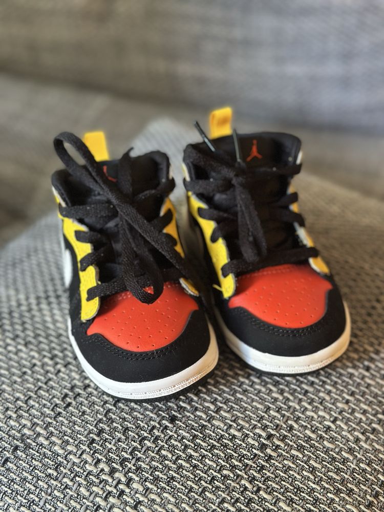 Nike Air Jordan 1 Mid Black Amarillo buty dziecięce nowe 22 chłopięce