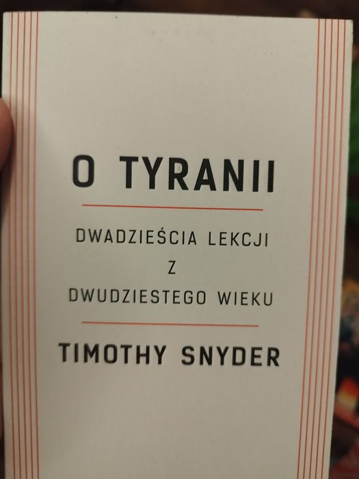 O tyranii snyder