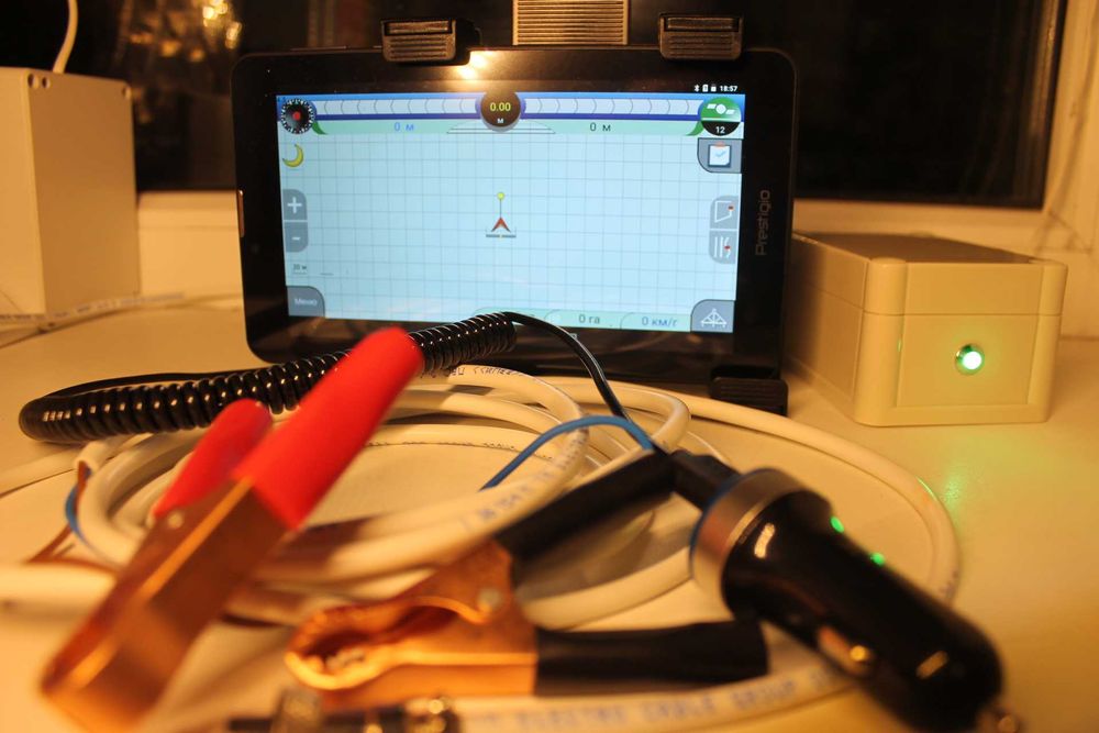 Нова одноканальна 12Гц міні-антена на агронавігатор для трактора