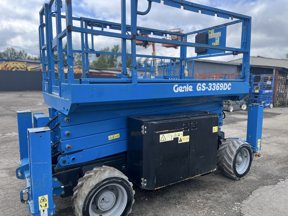 Podnośnik nożycowy Genie GS 3369 DC jlg