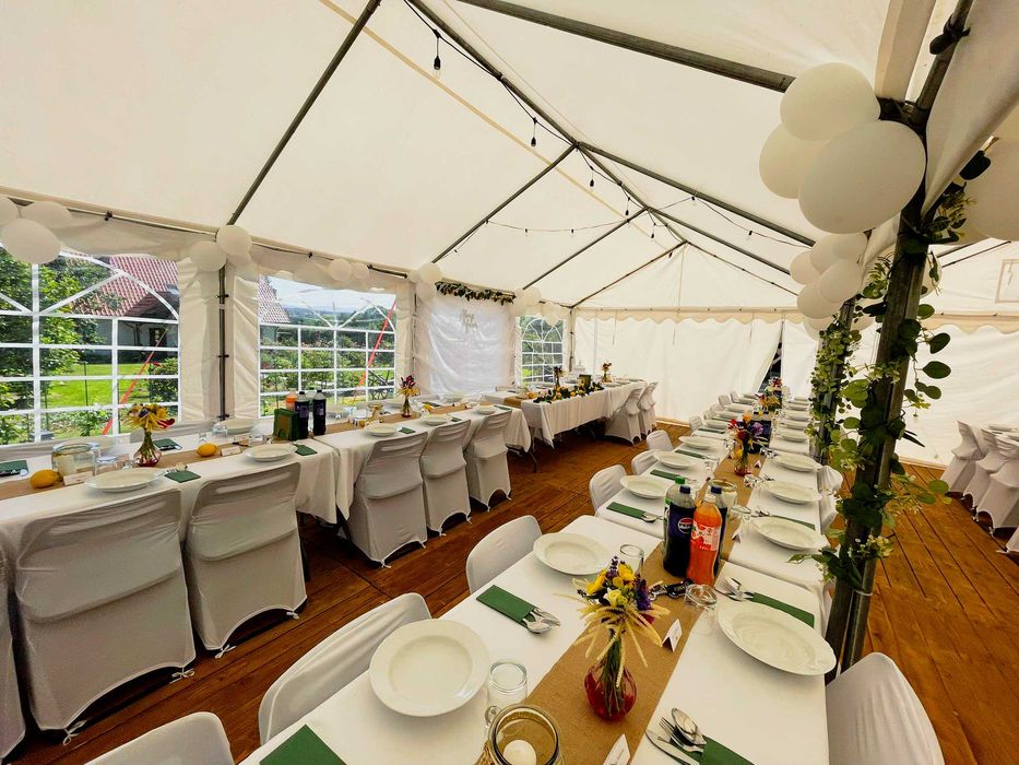 Wynajem namiotów: Wypożycz: krzesła, stoły, podłogi. Wypożyczalnia