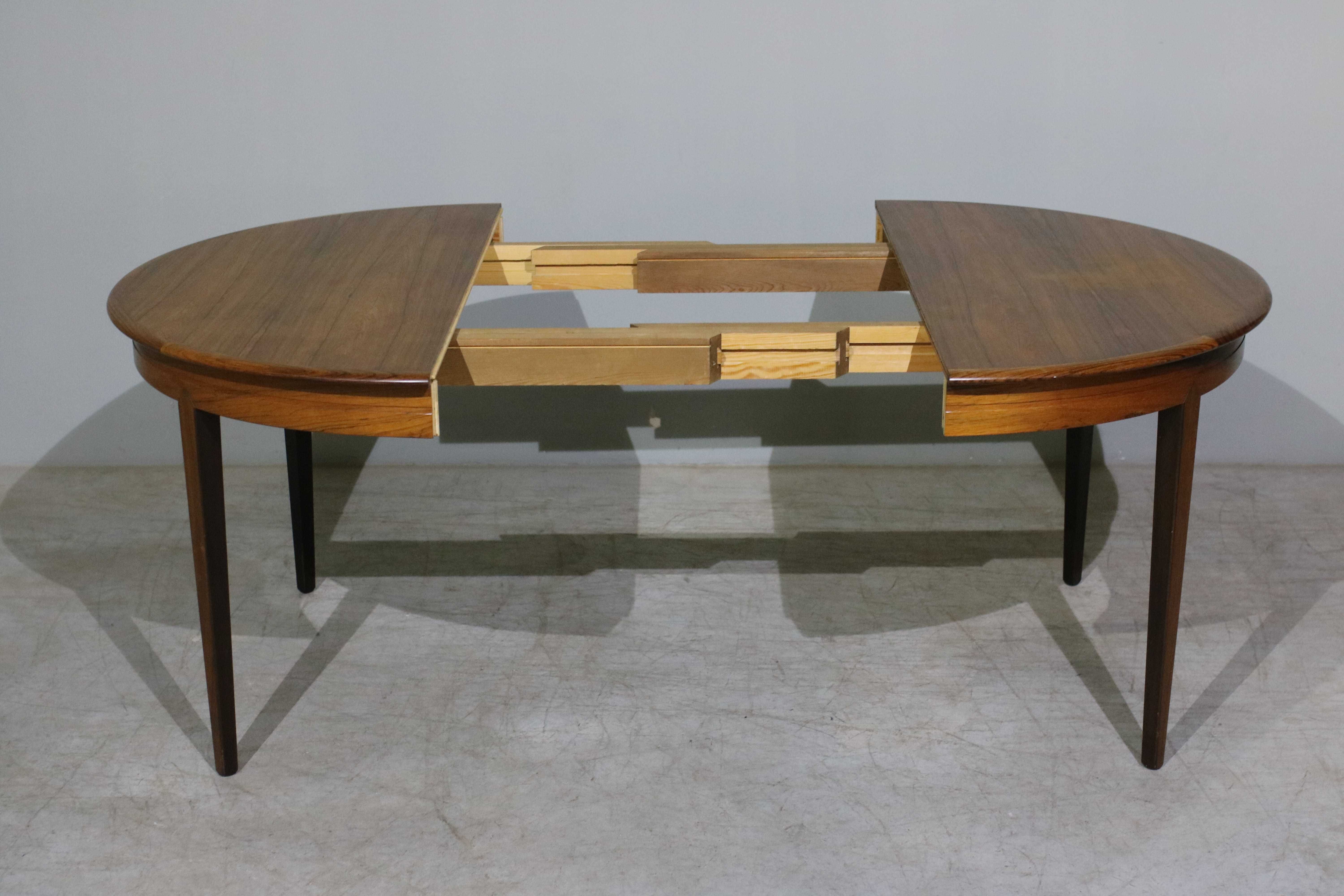 Mesa de jantar dinamarquesa da década de 60 em pau santo | Mid-Century