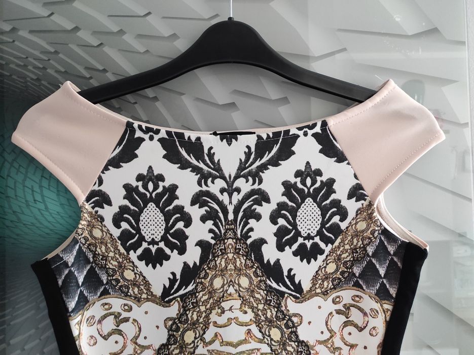 Piękna, zmysłowa Sukienka taliowana