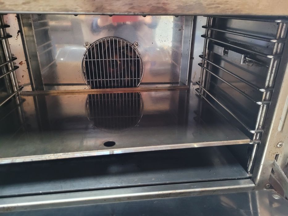 Електроплита на чотири конфорки для кафе. столовой.