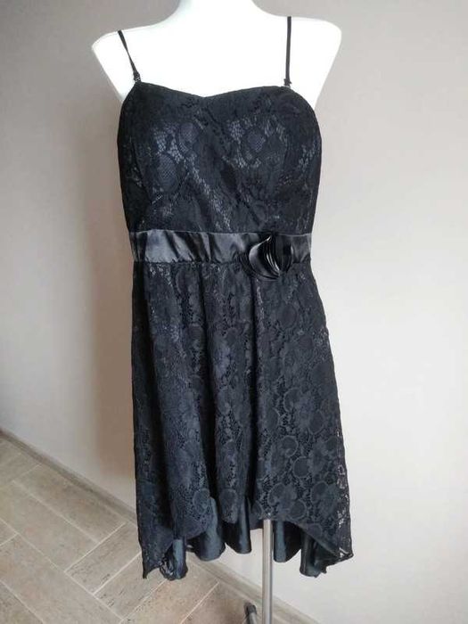 Asymetryczna koronkowa sukienka 44