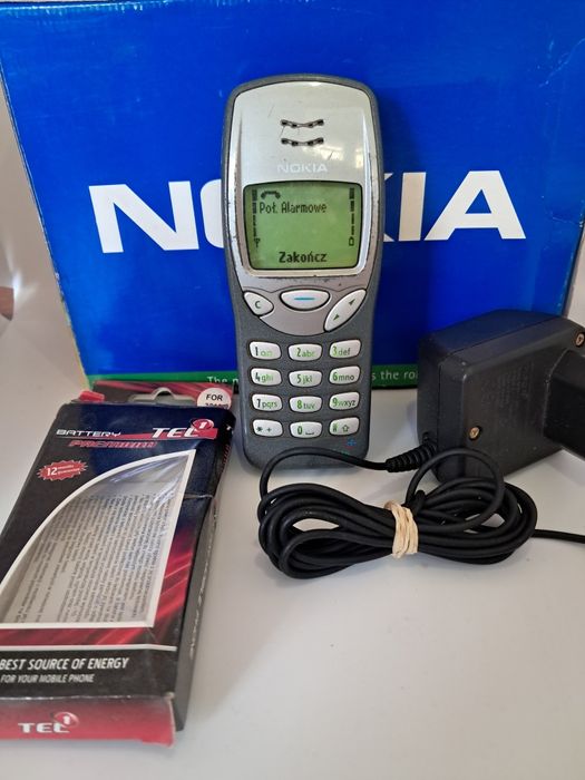 Kultowa Nokia 3210 z nowym akumlatorem I orginalną ładowarką.
