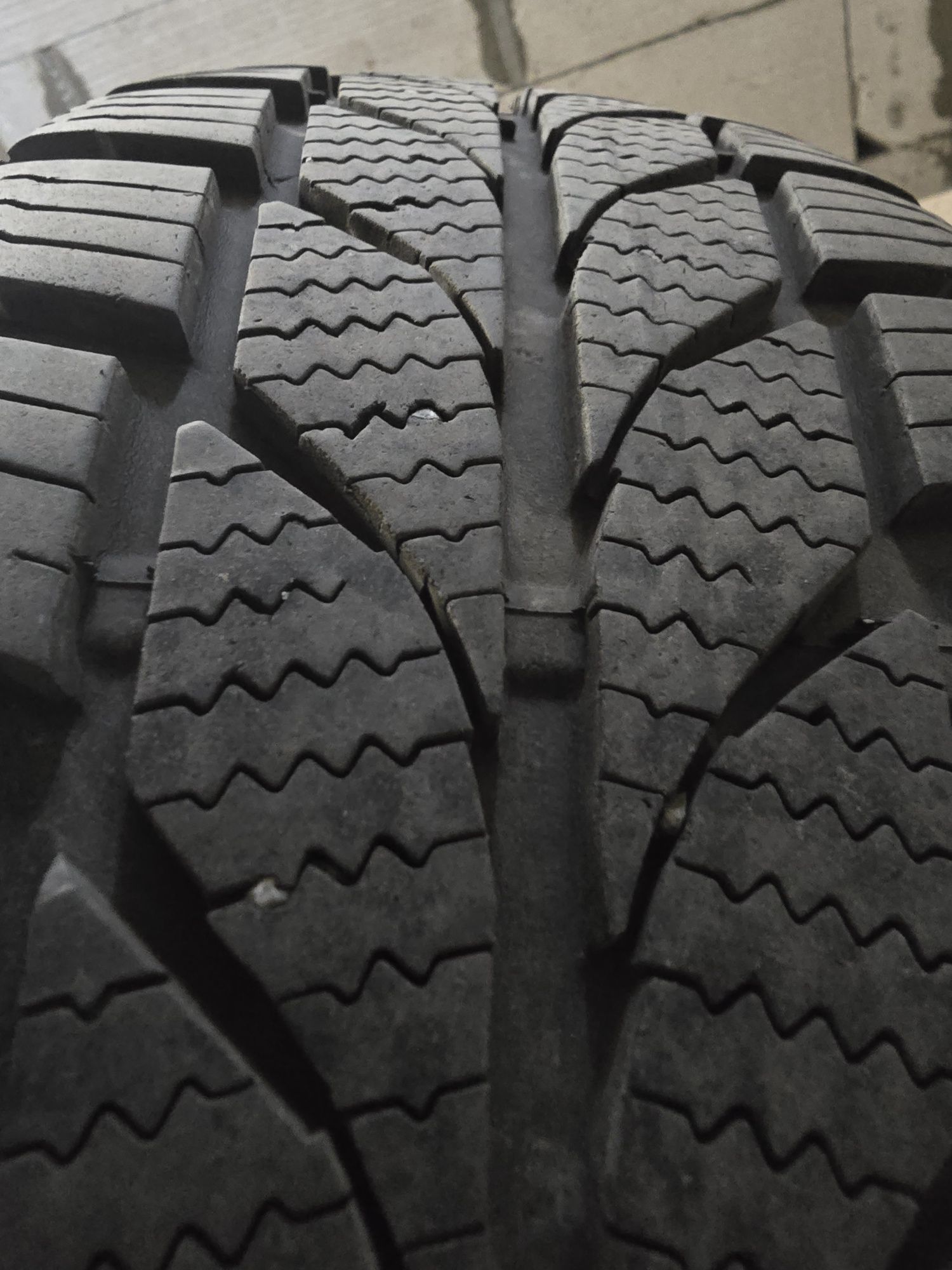 Felgi stalowe z oponami calorocznymi Viking  Four Tech 195x65 R15