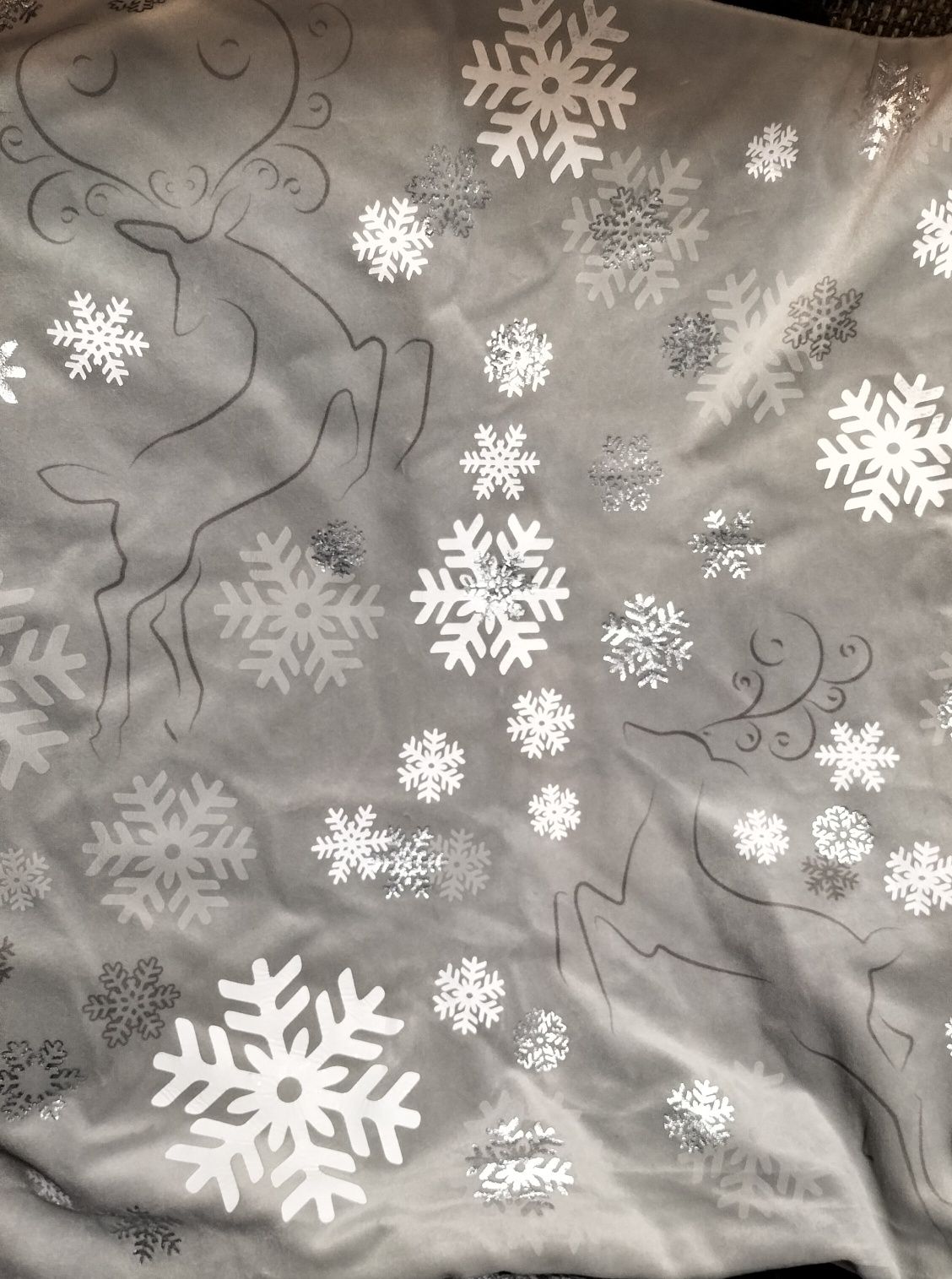 Poszewka świąteczns szara w śnieżynki i renifery,45x45