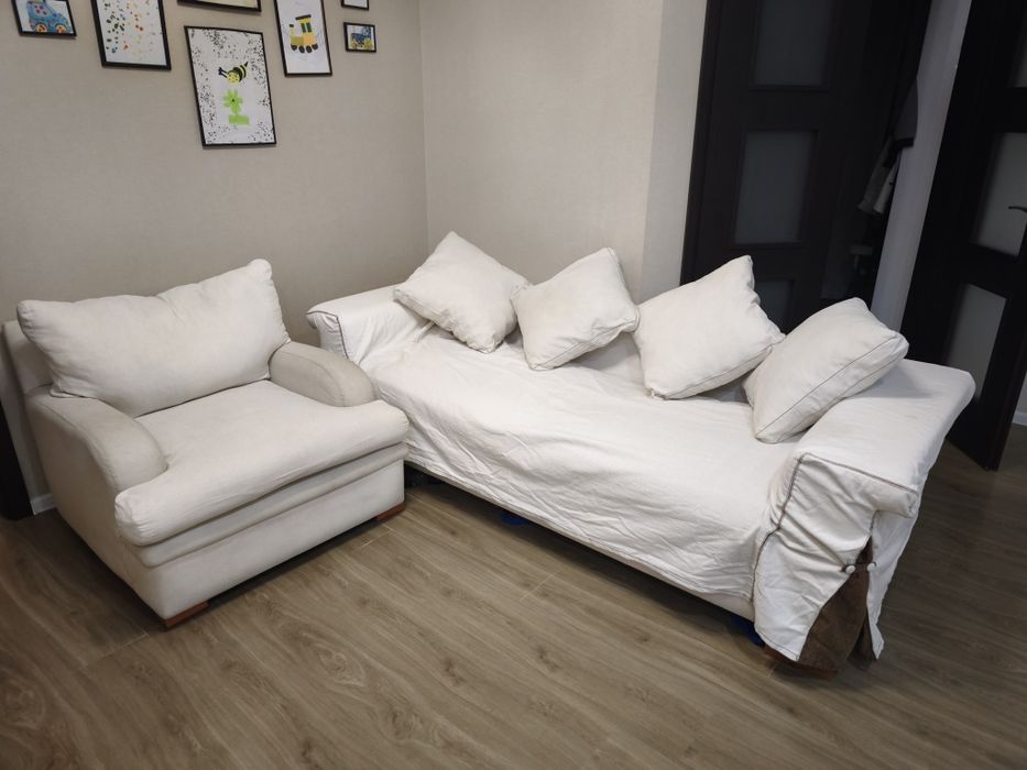 Двухспальный диван с креслом