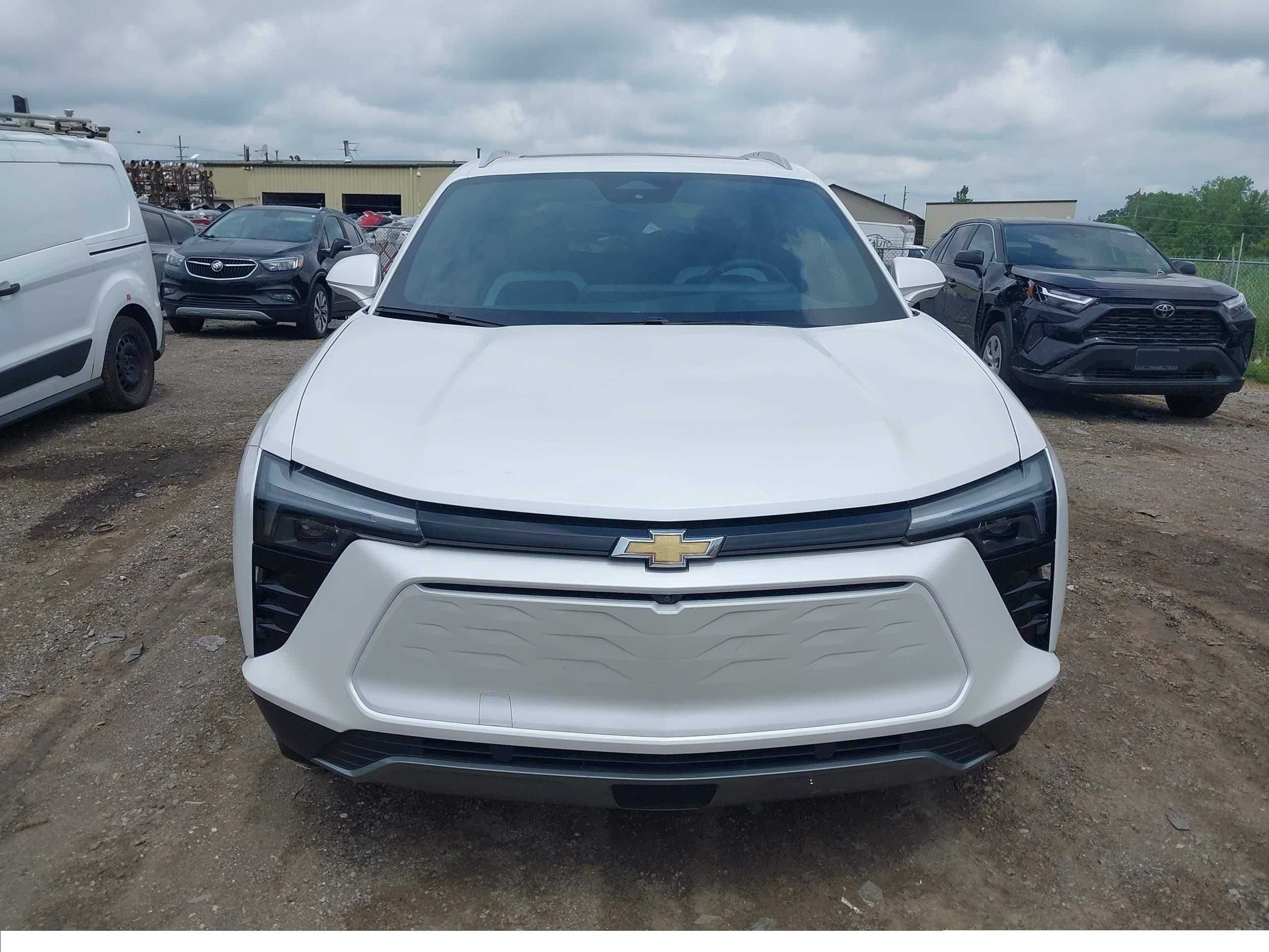 Бампер передній Chevrolet Blazer EV