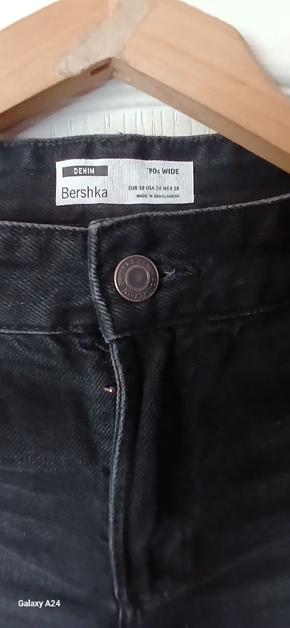 Джинси Bershka,розмір 38.