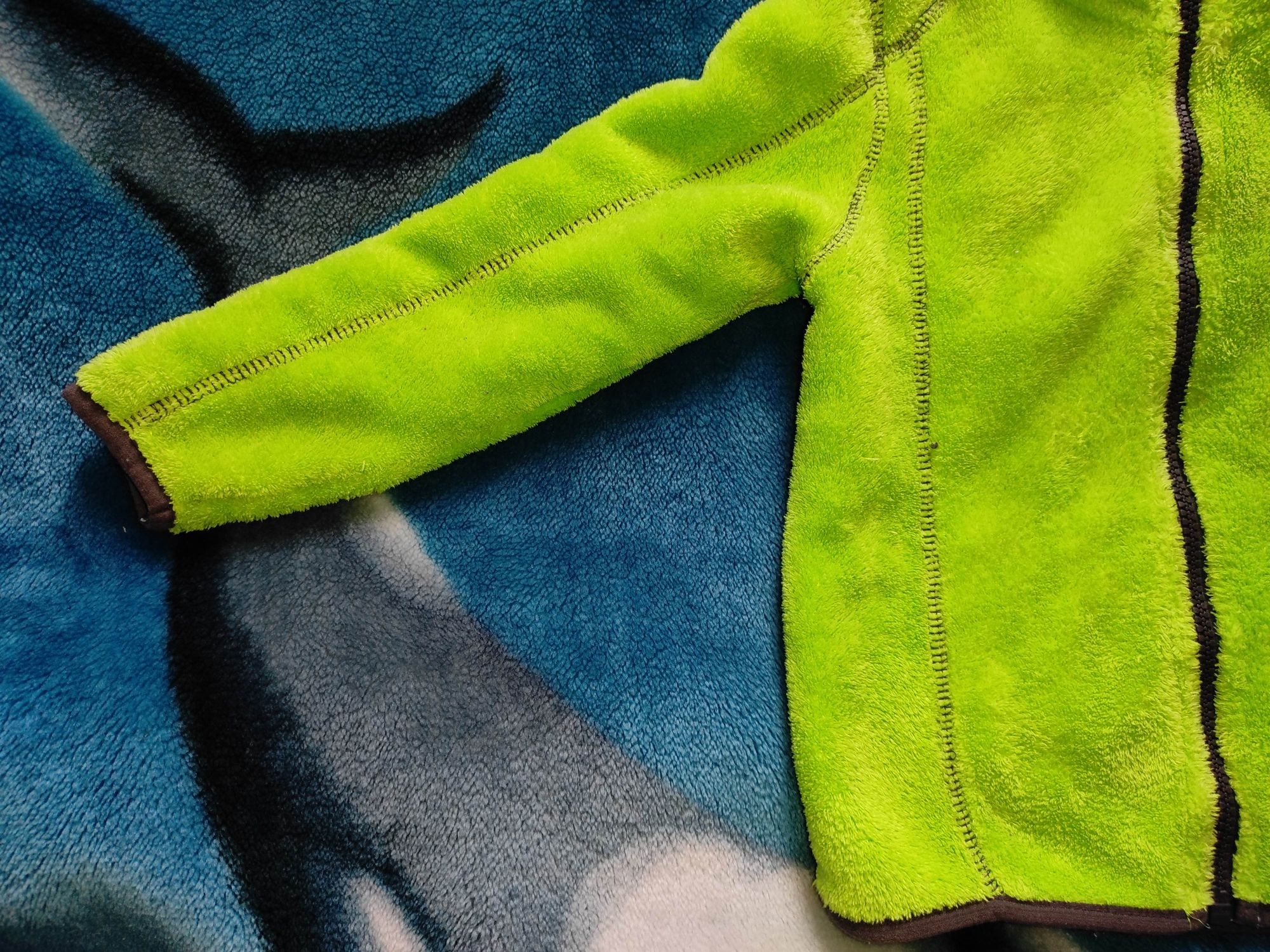 Bluza zielona pluszowa r. 98/104
