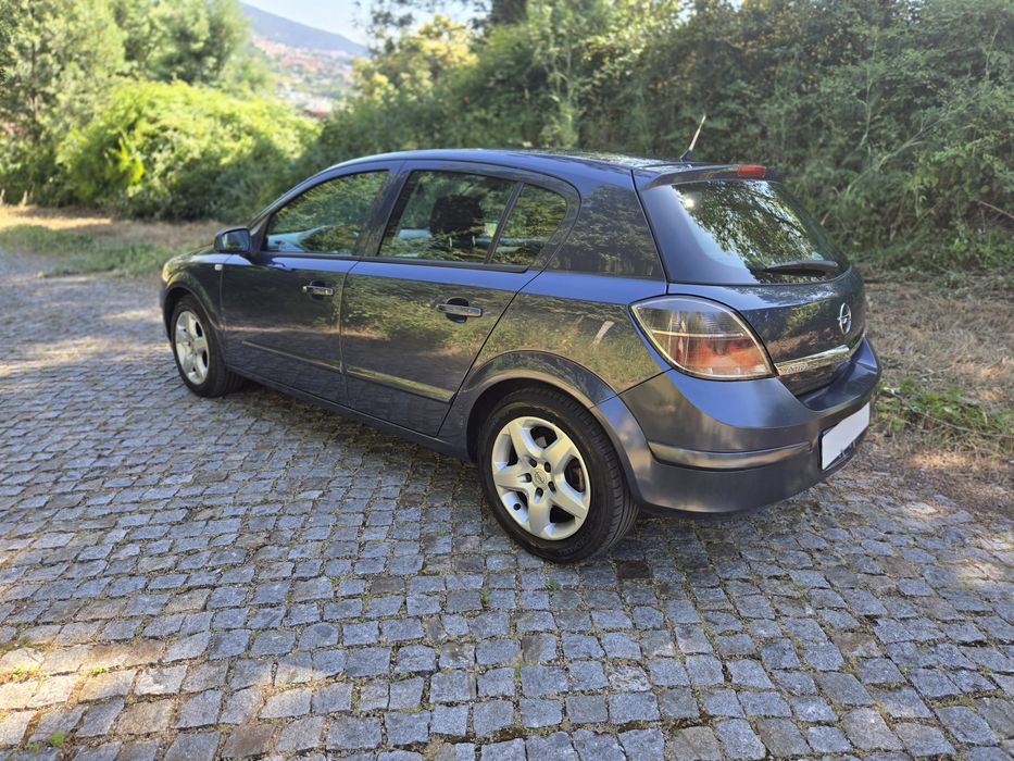 Carro em excelente estado revisado sem nada a apontar