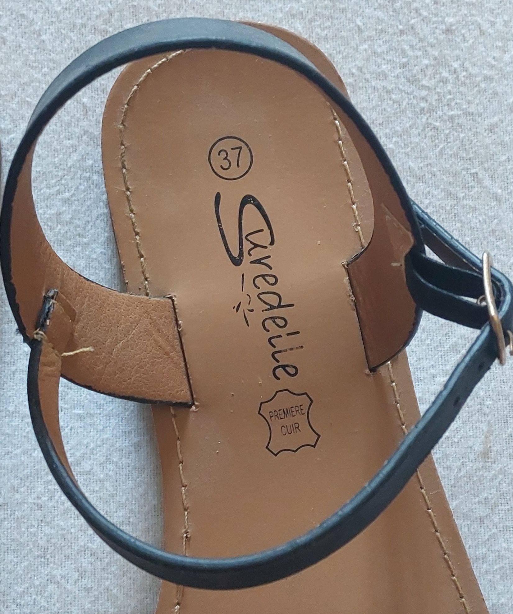Sandálias Rasas Preto/Prateado, 37