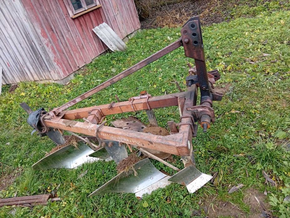 Продам тракторний плуг двокорпусний