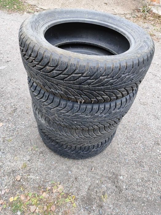 Резина зимняя STARMAXX 215/55R17. Комплект. Состояние новой