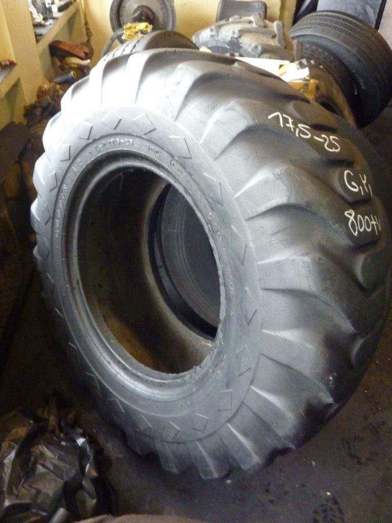 2x Opona używana 17.5-25 17.5R25 GOODYEAR 800zł(szt.) W2932