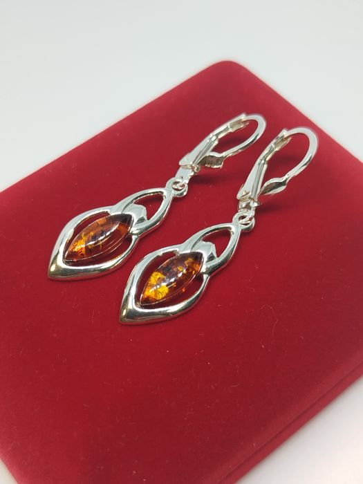 Srebrne kolczyki z koniakowym bursztynem, srebro próby 925