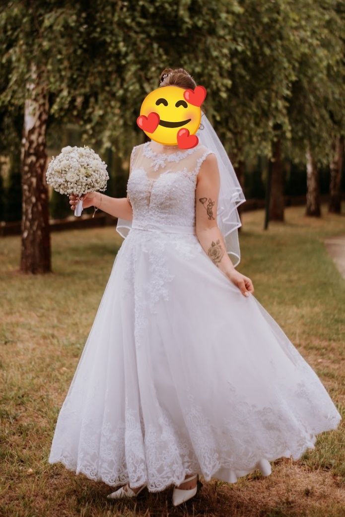 Suknia ślubna z koronką