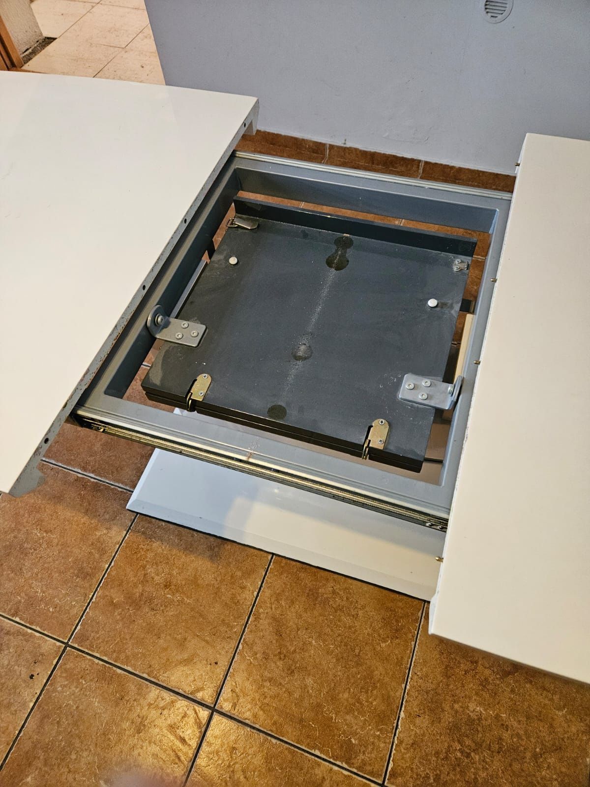 Stół biały połysk 140-180 x 80 szer x 62 wys.