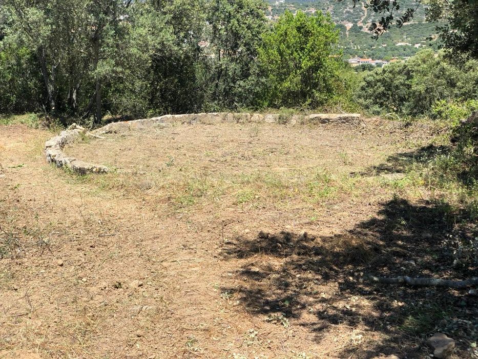 Terreno urbano de 4000m² com ruína e vista panorâmica