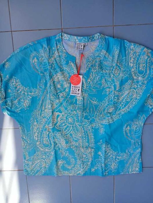 blusa Emily van den bergh com mandalas