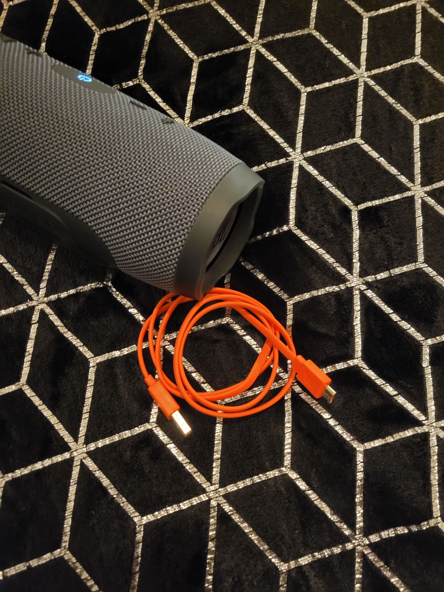 Coluna Bluetooth JBL Charge Essential