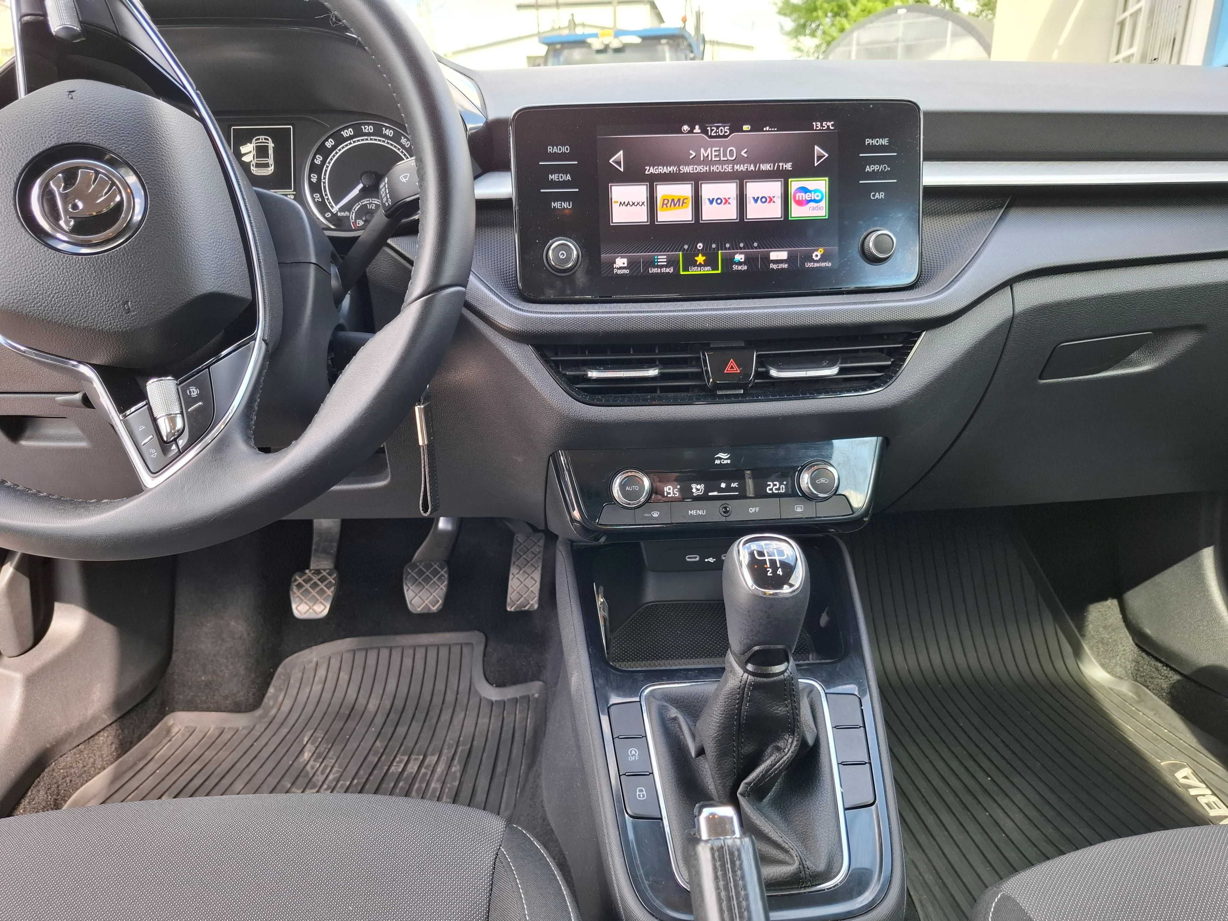 Wynajem wypożyczalnia pojazdów aut Škoda Fabia IV 2023r