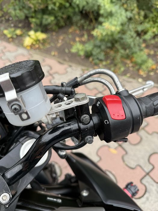 Suzuki GSR750 yoshimura