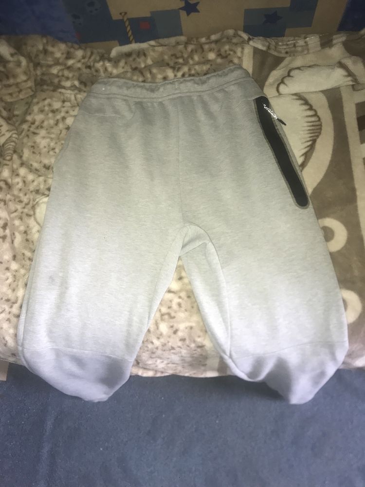 Продаю оригинальные штаны nike tech fleece grey в идеальном состояние
