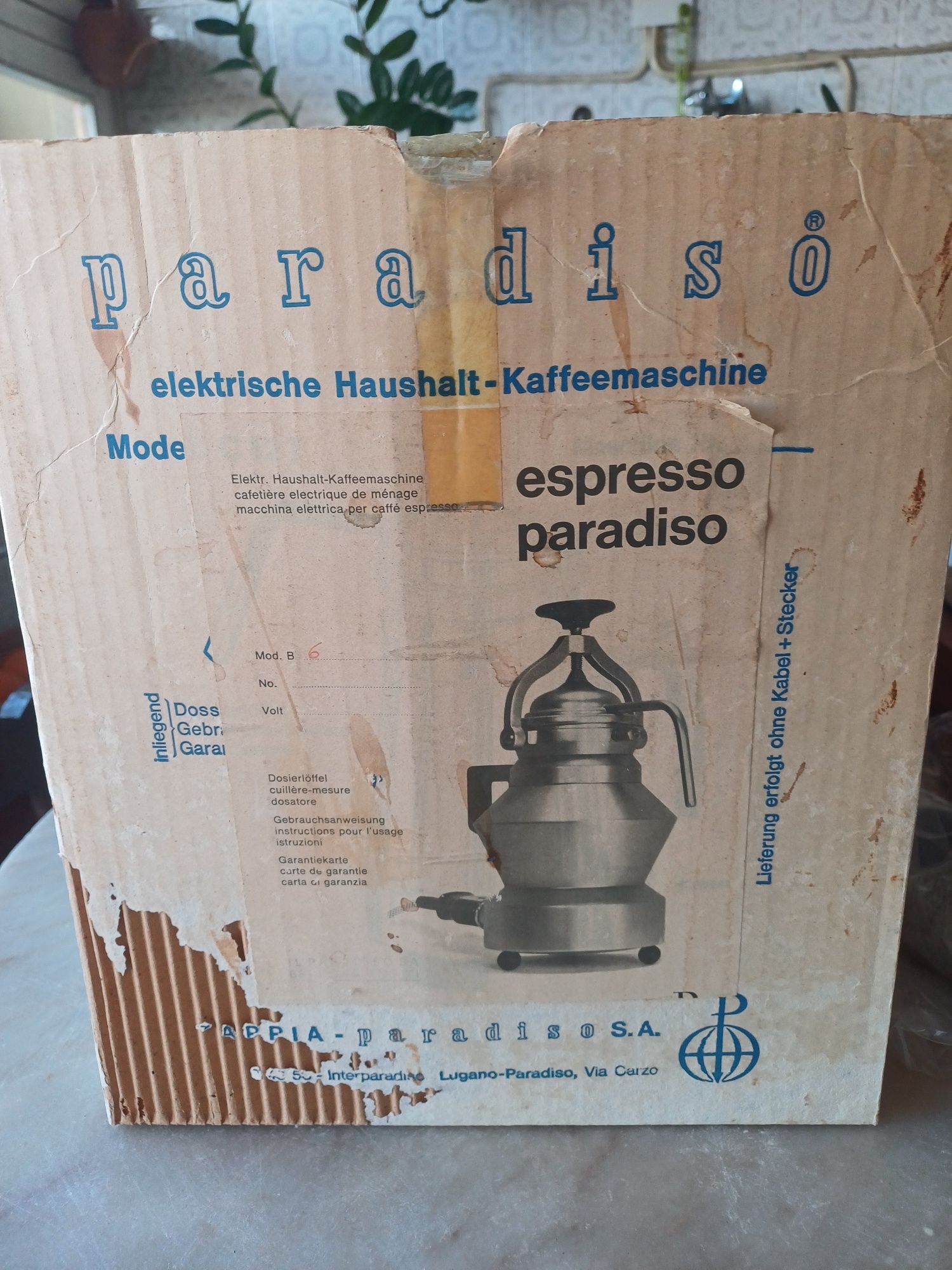 Antiga máquina de café expresso elétrica
