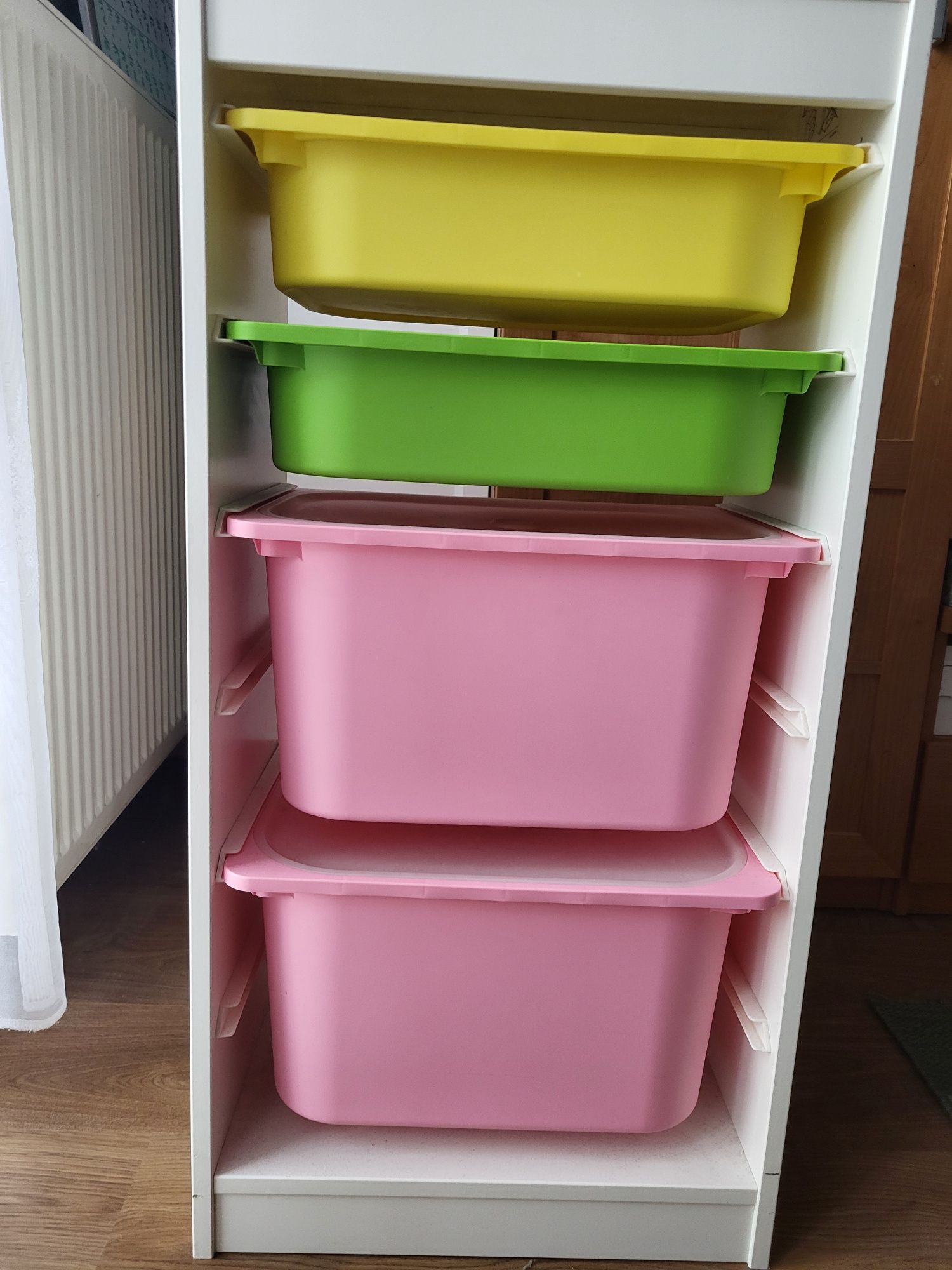 Regał z pojemnikami Ikea