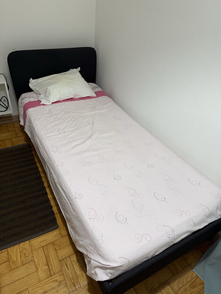 Cama de Solteiro + Colchão + Mesa de Cabeceira + Candeeiro