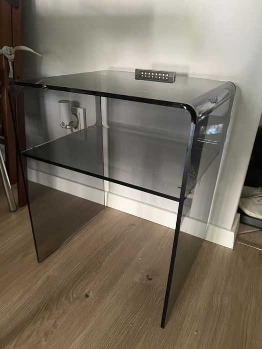 Nowoczesna szafka stolik nocny z oswietleniem