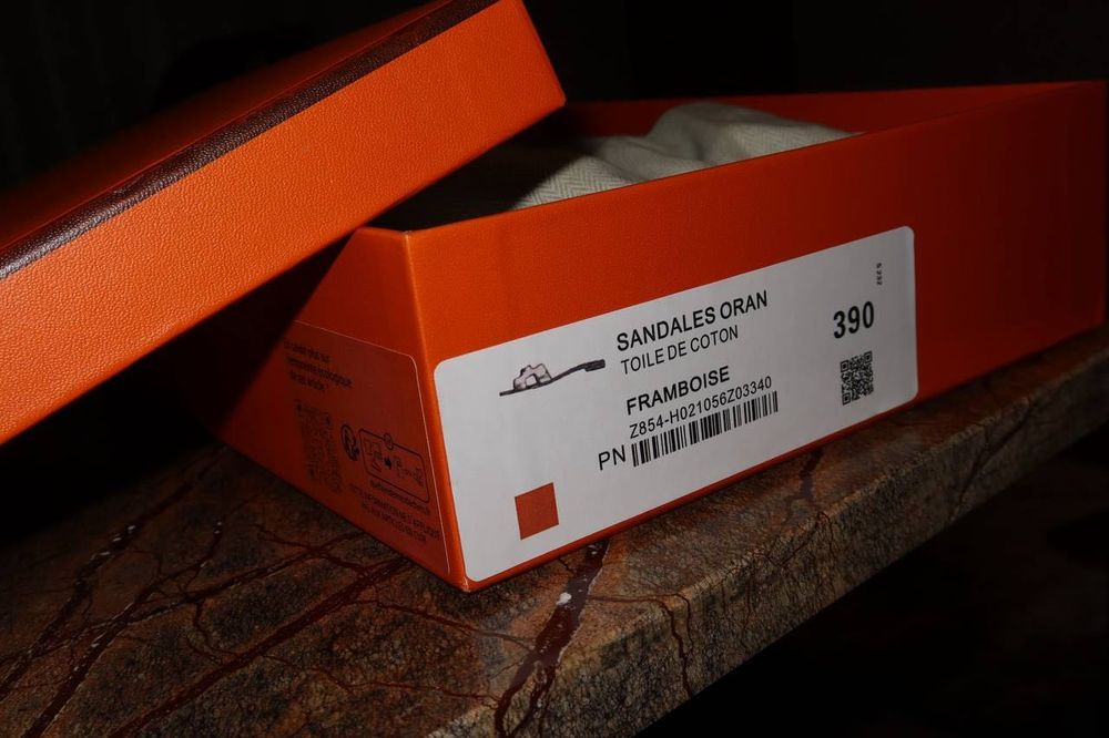 Оригінальні шльопанці Hermès (37-38 розмір)