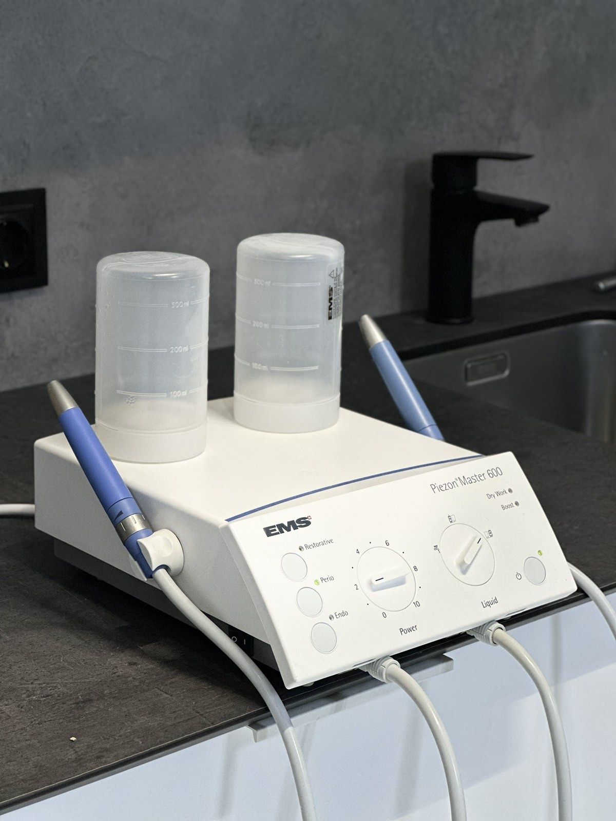 Стоматологічний скейлер EMS Piezon Master 600