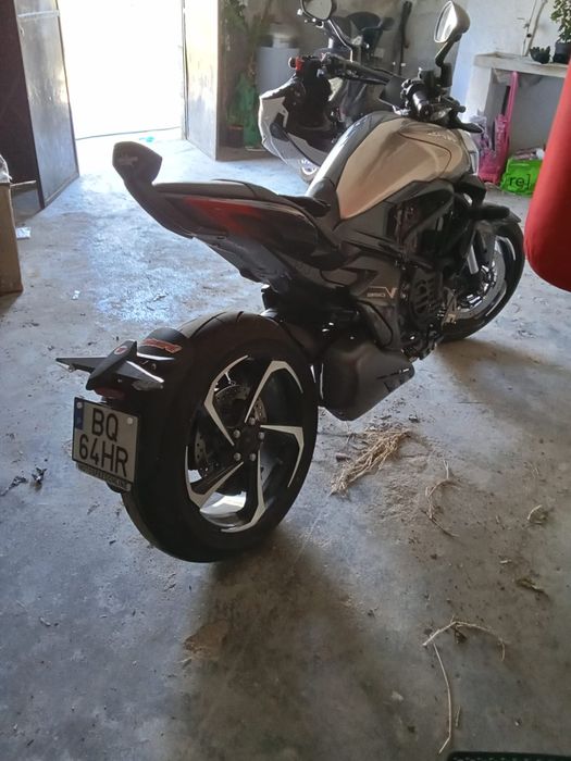 350cc Zontes com apenas 300km