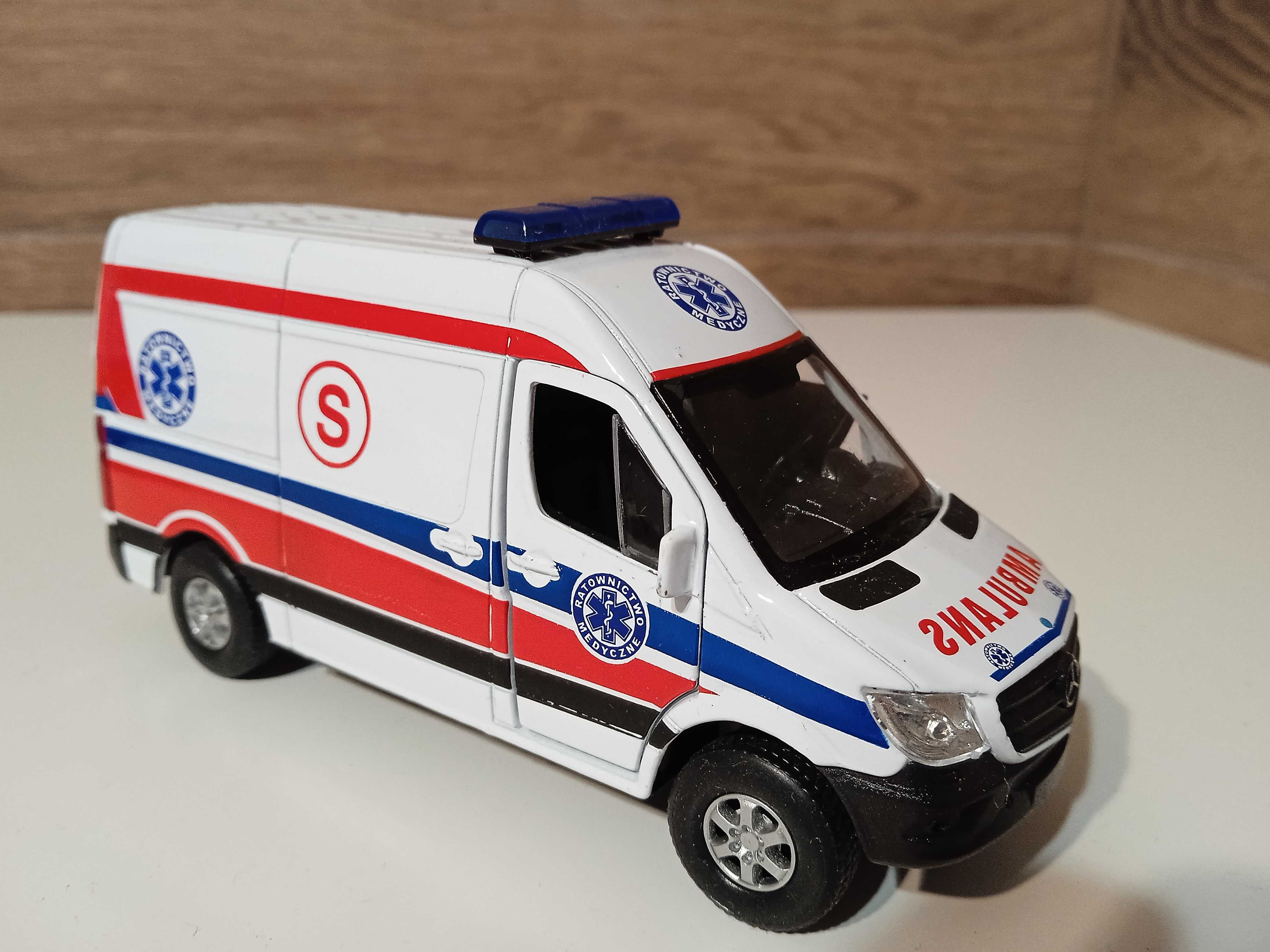 model Mercedes Benz Sprinter panel van ambulans karetka Welly