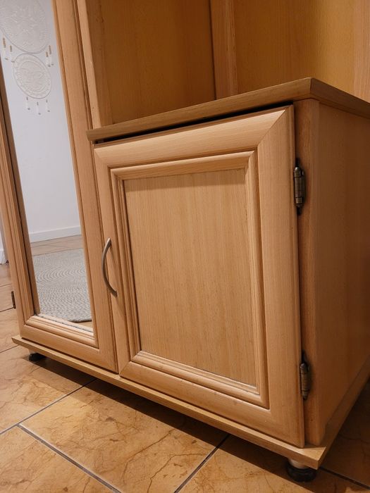 Szafa z lustrem do przedpokoju szafka stojąca z lustrem wieszakami