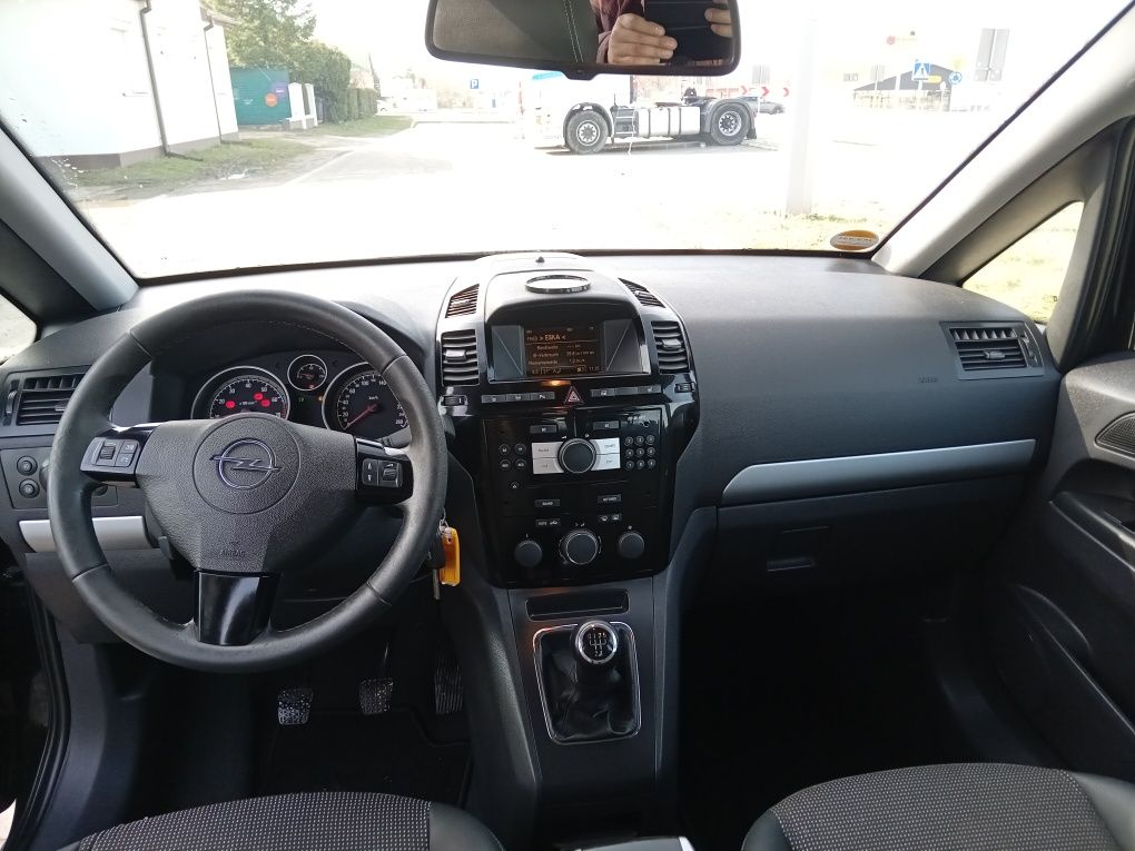 Opel Zafira 1.8 B 140KM Bogata wersja cosmo bezwypadkowa z Niemiec